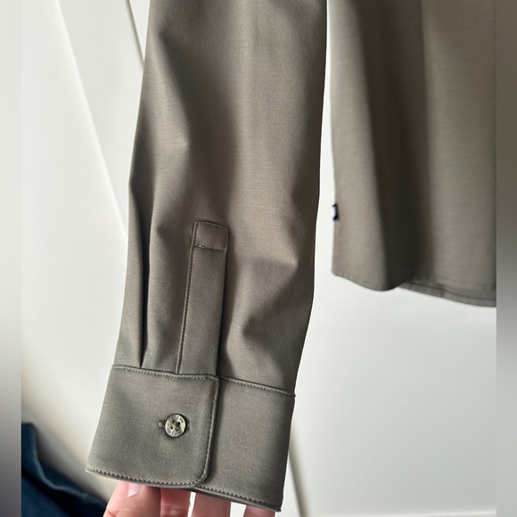 BNWT Kit and Ace “On the Move Blouse” - Picture 4 of 4